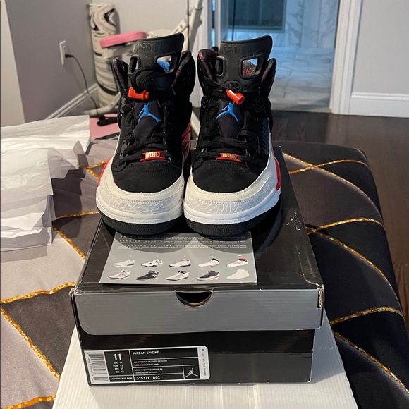Jordan Spizike Black and Infrared Sneakers - Picture 7 of 11